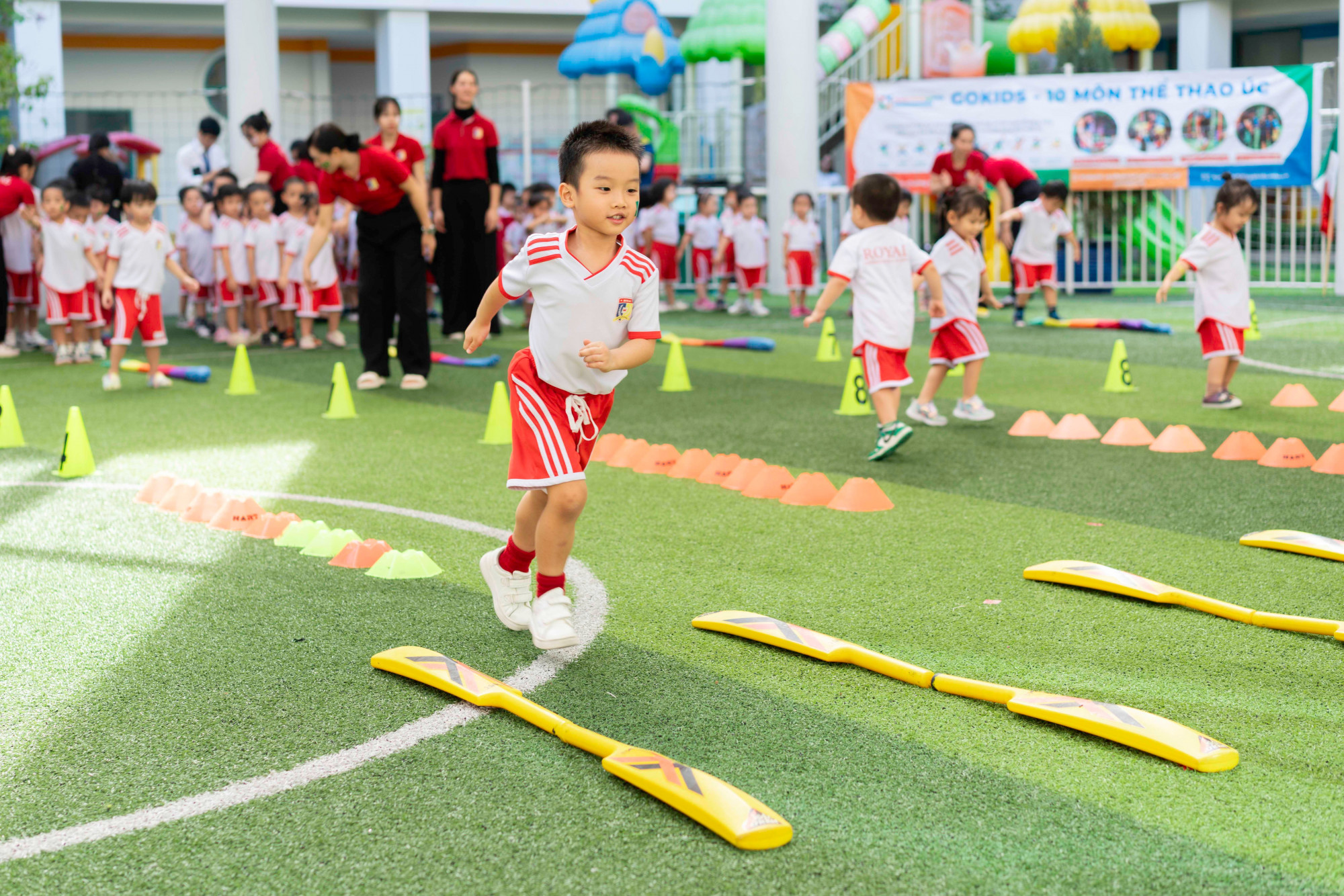 Royal School luôn tập trung vào sự phát triển của trẻ, đặt trọng tâm giáo dục toàn diện- Ảnh: Royal School