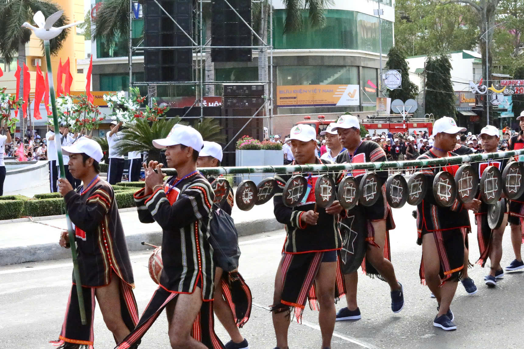 Lễ hội đường phố thu hút đông đảo nghệ nhân, nông dân trên địa bàn tỉnh Đắk Lắk