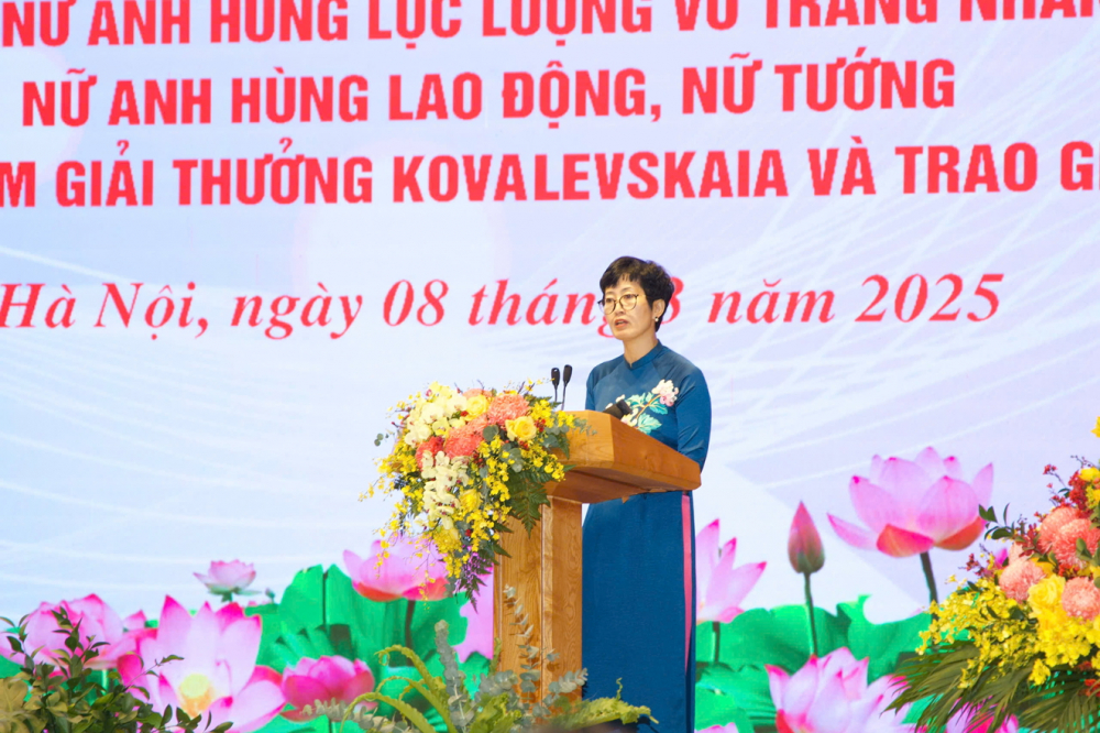 Phó giáo sư, tiến sĩ Nguyễn Minh Tân tại lễ trao giải thưởng Kovalevskaia năm 2024 - ẢNH: THU HÀ