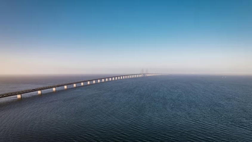 Øresund còn là một trong những cây cầu vượt biển dài nhất thế giới. Cầu là nguồn cảm hứng và bối cảnh cho phim “The Bridg”,  phim truyền hình trinh thám Scandi noir hợp tác giữa Thụy Điển và Đan Mạch, được phát sóng từ năm 2011  đến 2018.