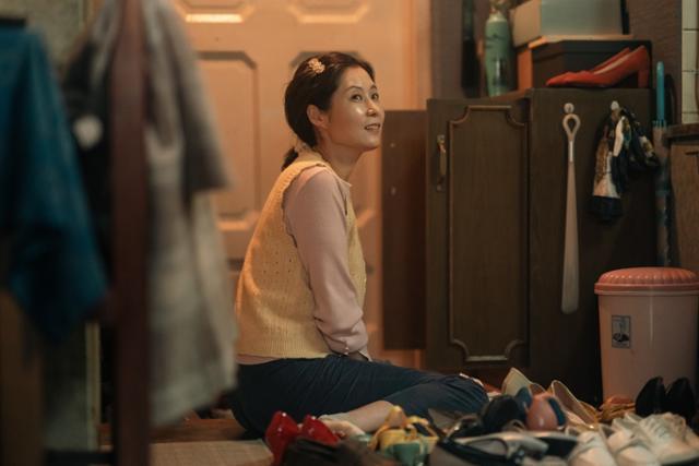 Ae-soon (Moon So-ri) ở độ tuổi trung niên trong bộ phim truyền hình “When Life Gives You Tangerines.” Được cung cấp bởi Netflix