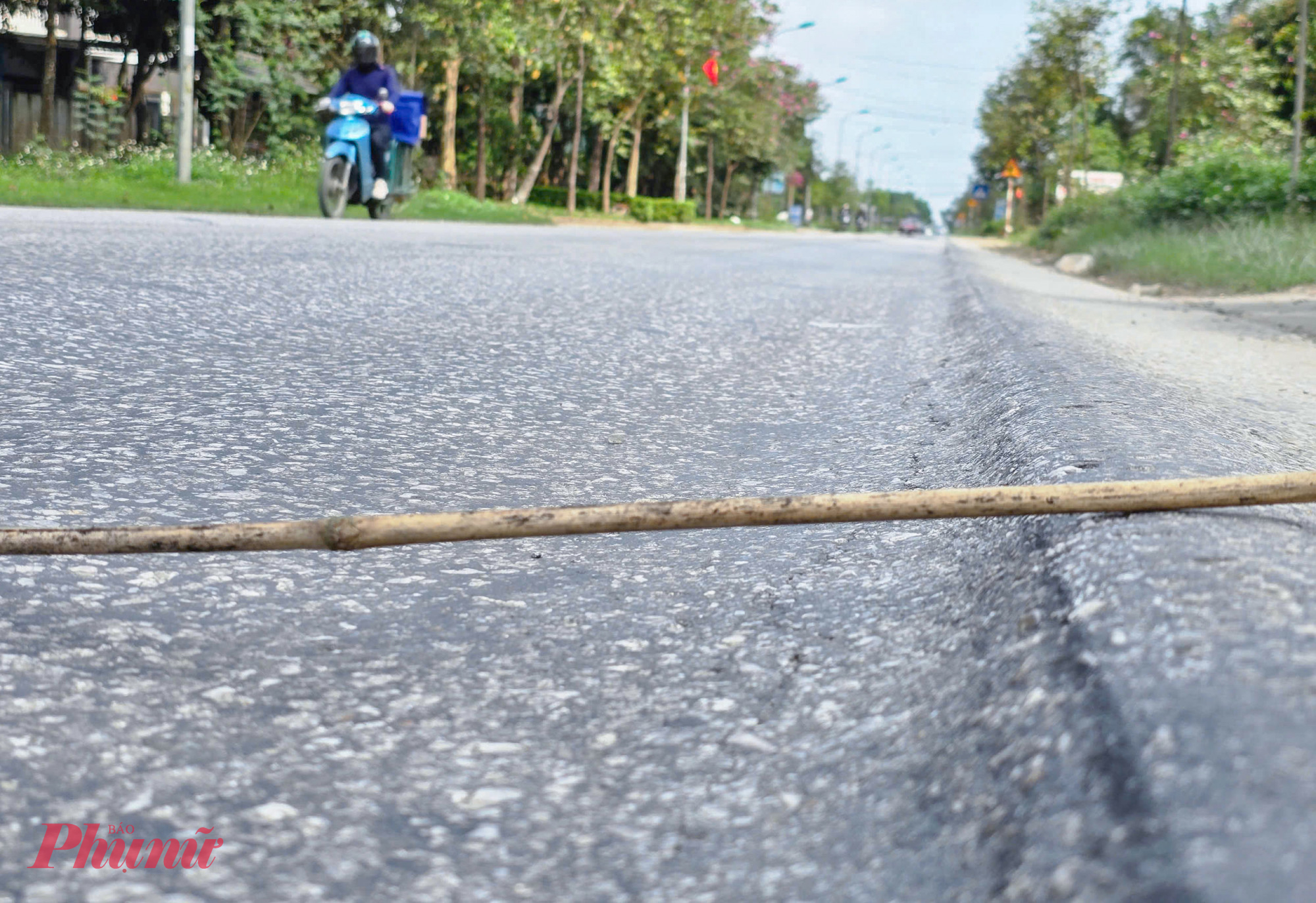 Lãnh đạo Ban Quản lý dự án đầu tư và xây dựng thành phố Vinh cho biết, đơn vị này vừa phối hợp với các đơn vị liên quan khảo sát, đề xuất phương án giải pháp để nâng cấp, mở rộng tuyến đường. Theo đó, đường Vạn Xuân sẽ được đầu tư xây dựng mở rộng theo đúng quy hoạch hoặc nâng cấp, sửa chữa những vị trí bị hư hỏng, xuống cấp. Hiện UBND thành phố Vinh đang xem xét các nguồn vốn để quyết định phương án phù hợp, phấn đấu thi công trong thời gian sớm nhất.