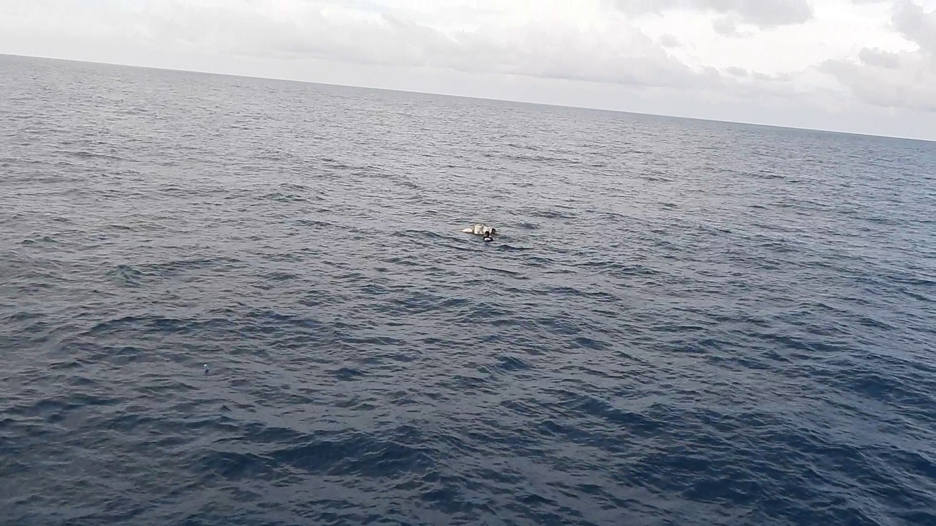 Hai ngư dân quê Đồng Tháp trôi dạt trên biển Tây Nam - Ảnh CSBCC