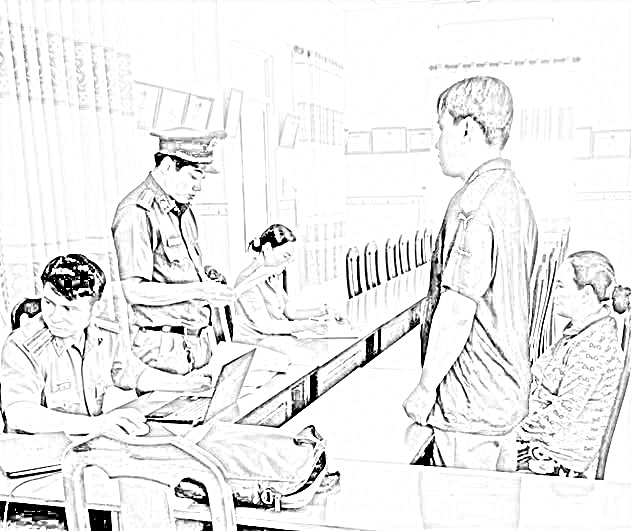 Công an đọc lệnh khởi tố đối với Nguyễn Phong Lai - Ảnh CACC