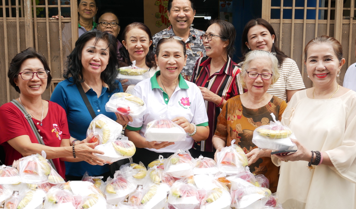 Nhiều mạnh thường quân đã tìm đến hỗ trợ quán cơm chay 0 đồng bởi ý nghĩa và hoạt động bền bỉ của quán suốt bao năm qua