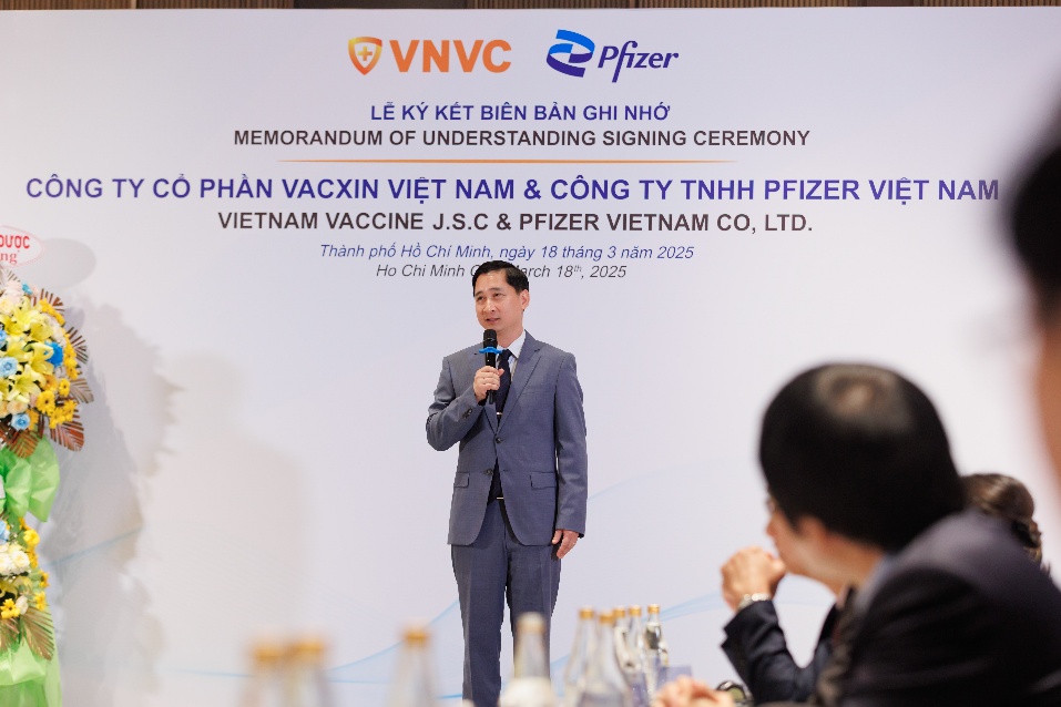 Ông Ngô Chí Dũng - Chủ tịch HĐQT kiêm Tổng giám đốc VNVC tại buổi ký kết - Ảnh: Pfizer Việt Nam