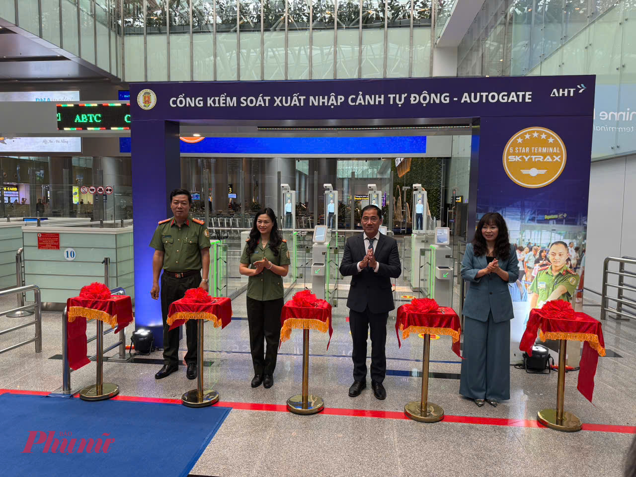 Hệ thống cổng kiểm soát xuất nhập cảnh tự động chính thức được bàn giao cho Bộ Công an