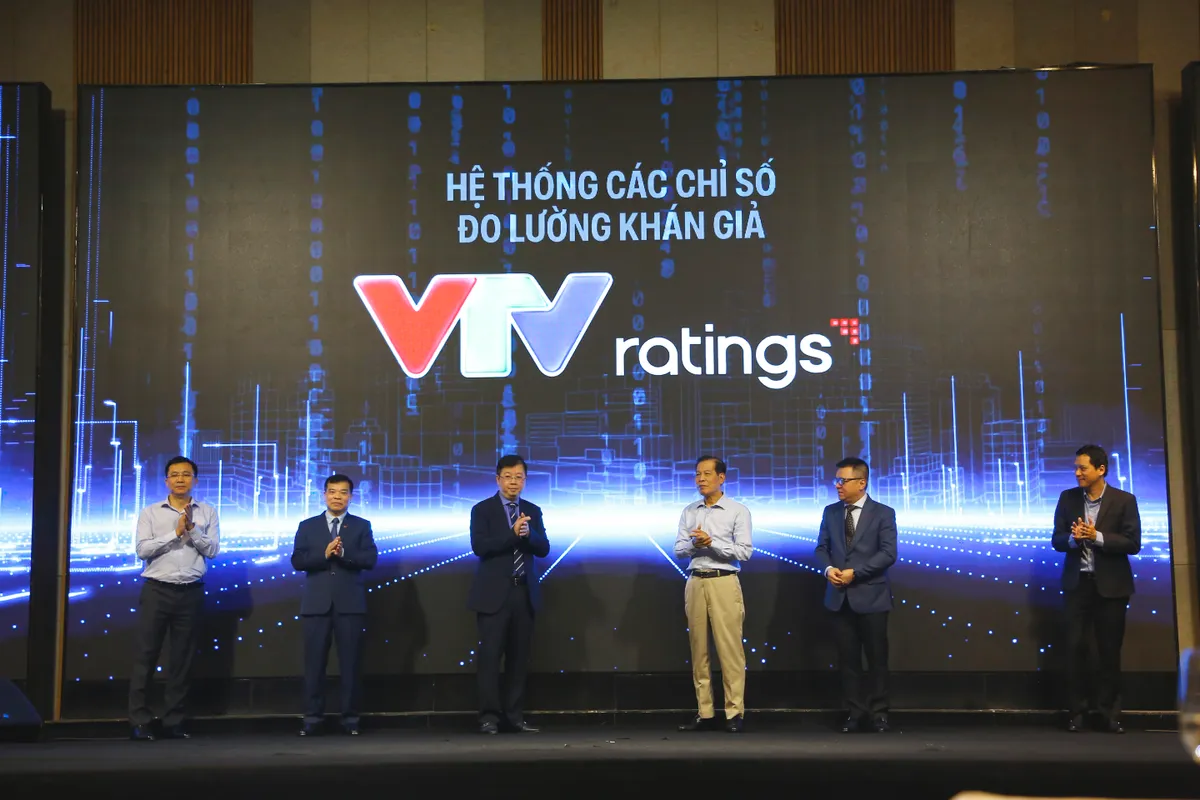 Các đại biểu bấm nút chính thức ra mắt VTVratings - Hệ thống các chỉ số đo lường khán giả VTV. (ảnh: VTV)