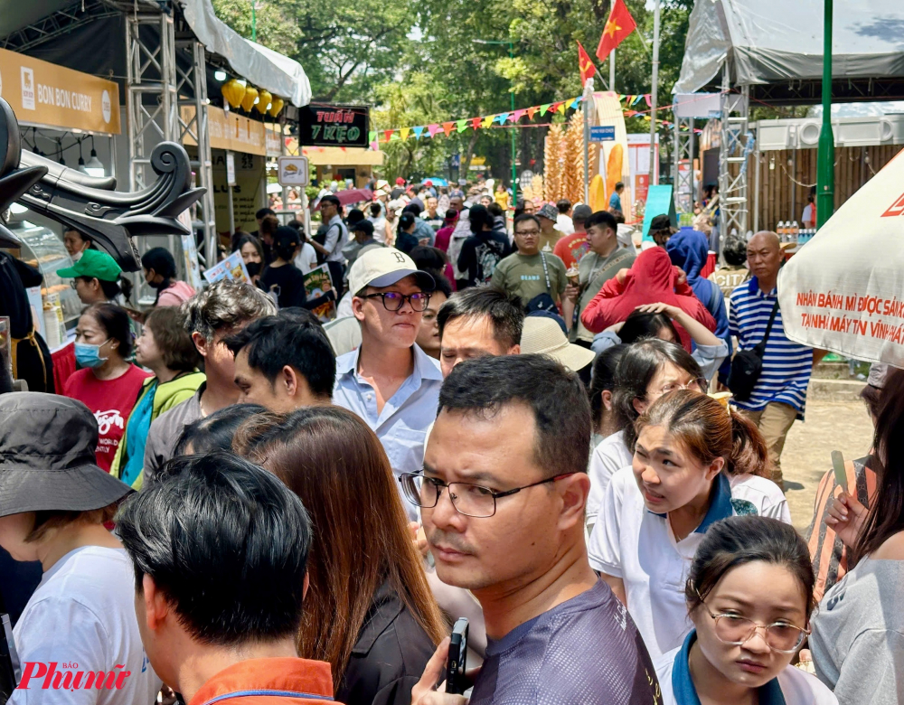 Những gian hàng bánh mì lâu đời, nổi tiếng của TPHCM như: Cụ Lý, Huynh Hoa, bánh mì Tăng