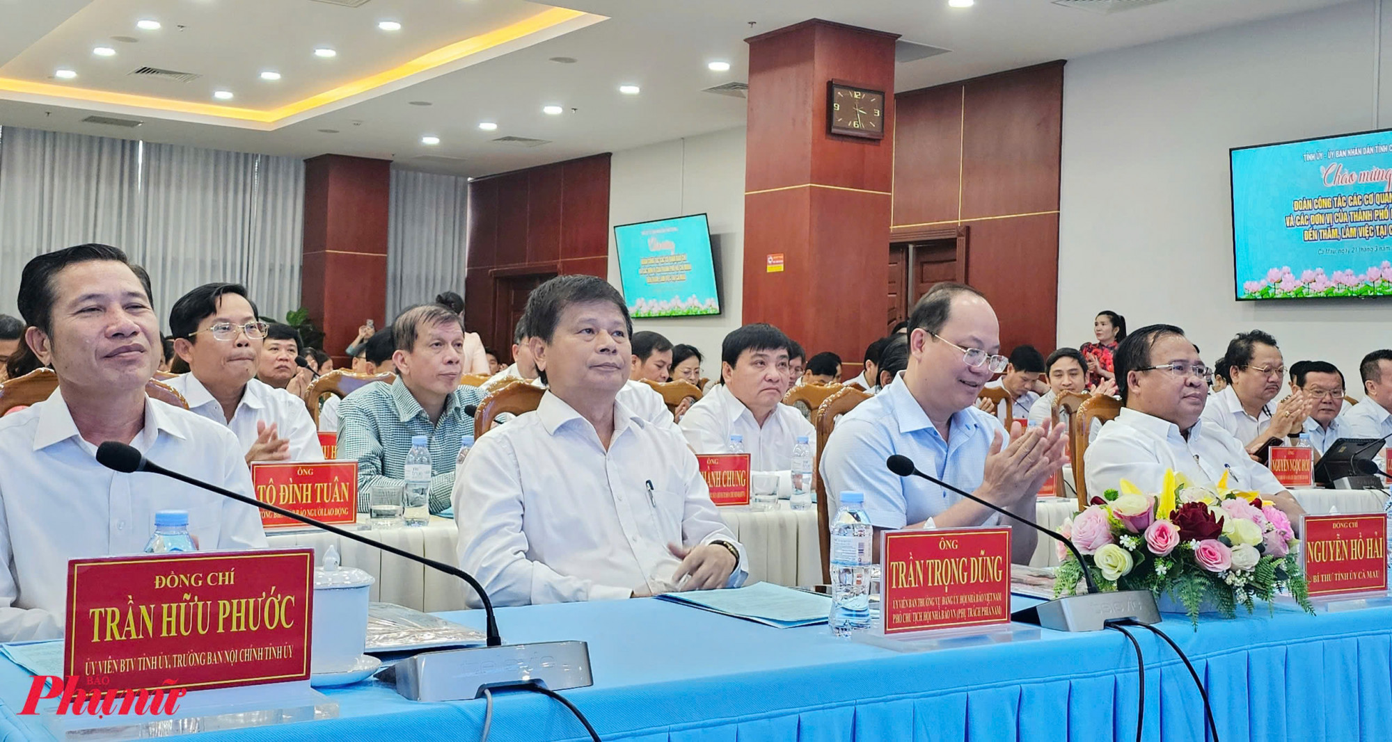 Quang cảnh buổi làm việc... Ảnh: Phú Hữu
