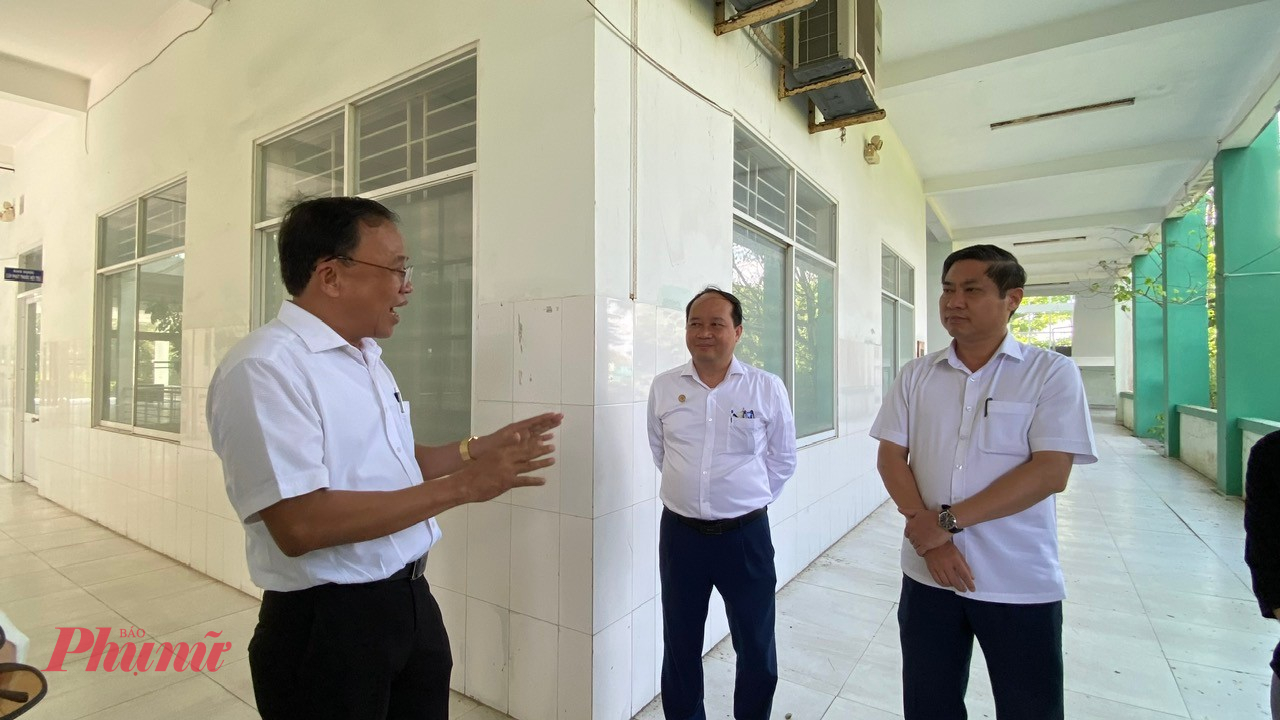 Phó chủ tịch Thường trực UBND tỉnh Quảng Nam Phan Thái Bình kiểm tra thực tế tại phòng khám