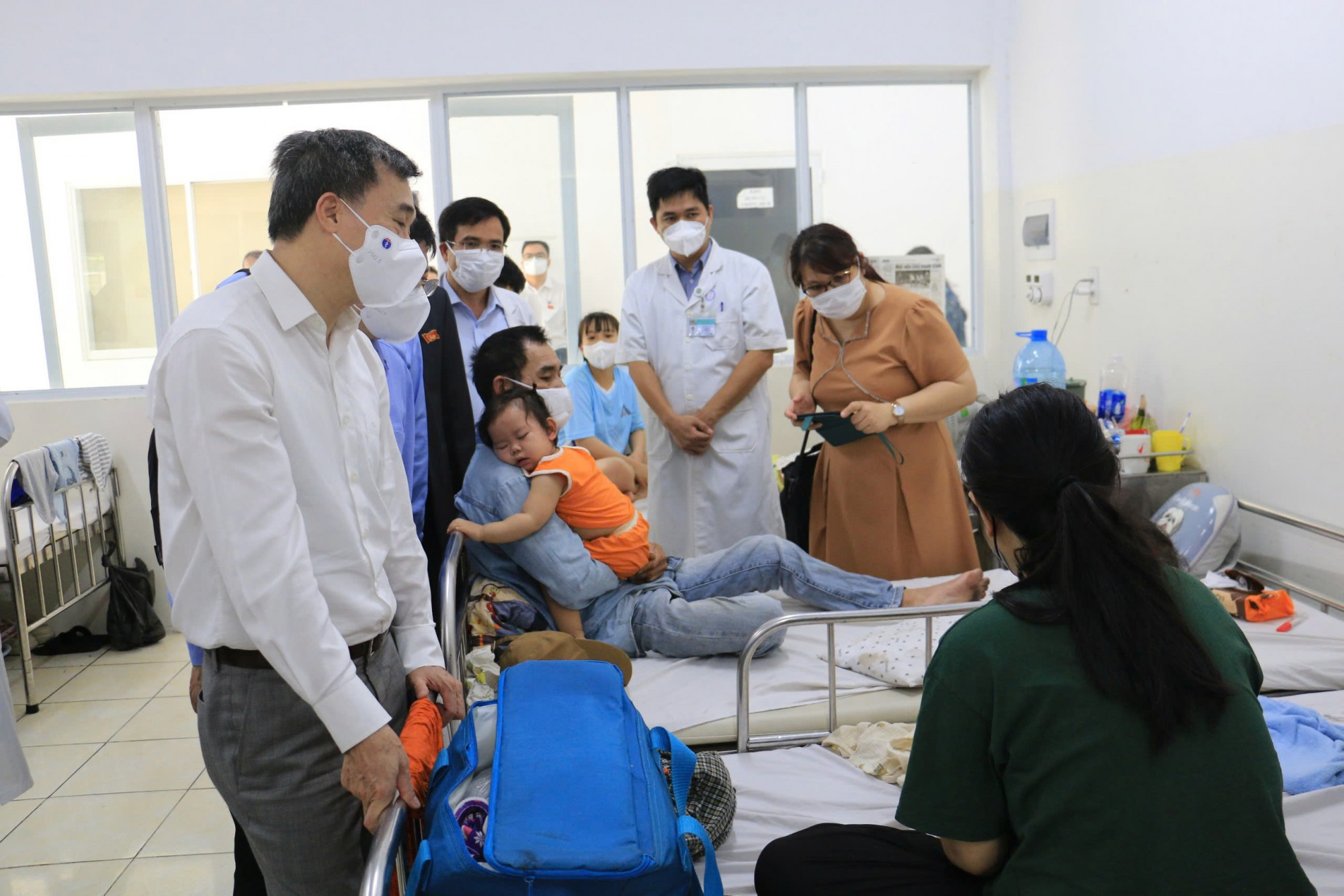 Thứ trưởng Bộ Y tế Trần Văn Thuấn kiểm tra công tác phòng chống sởi rại Đà Nẵng - ảnh: Hảo Le