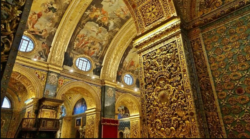  Nhà thờ chính tòa St John, Malta. Nhà thờ có kiến trúc Baroque tinh xảo cao cấp. Các mái vòm trang trí công phu có dát vàng 24 carat, dẫn đến 9 nhà nguyện khác nhau -  Ảnh: Shutterstock