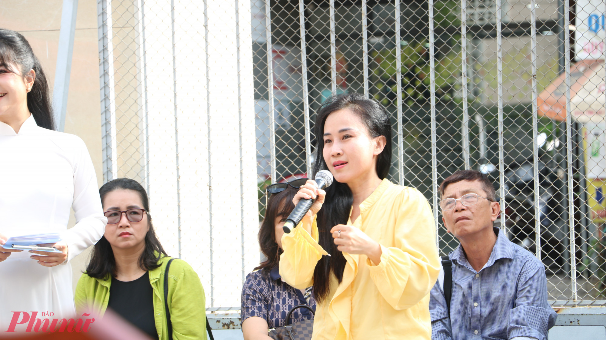 Phụ huynh đặt câu hỏi cho các chuyên gia - Ảnh: Trang Thư