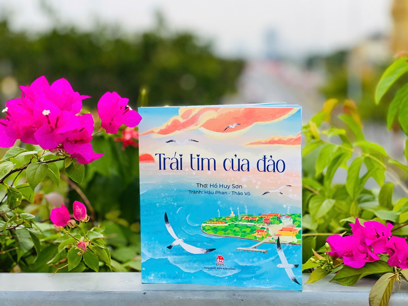 Tập thơ Trái tim của đảo là tác phẩm tham dự  giải thưởng Văn học Kim Đồng lần thứ nhất (2023-2025)