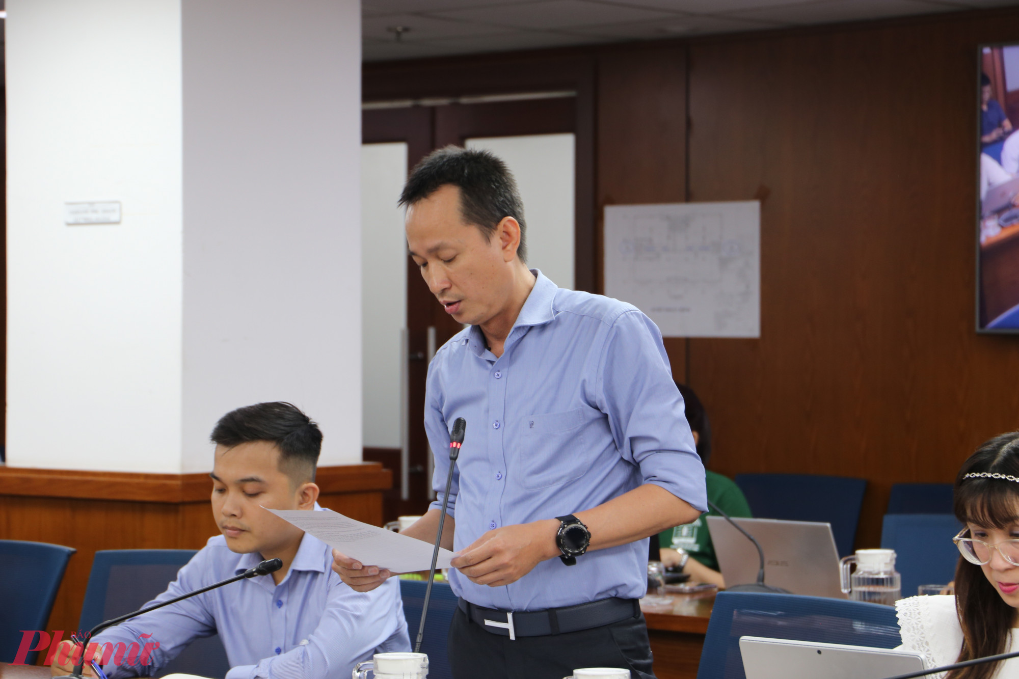 Ông Nguyễn Ngọc Minh Phú, Phó phòng Quản lý chất lượng công trình, Sở Xây dựng, đã thông tin về ảnh hưởng của động đất tại Myanmar đối với Chung cư Diamond Riverside (quận 8) thông tin trong buổi họp báo - Ảnh: Thanh Tâm