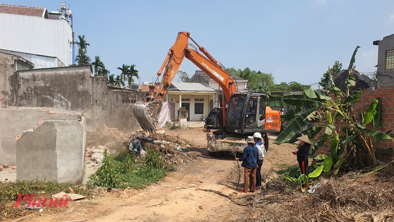 Giải toả mặt bằng thi công trên một đoạn tuyến cao tốc Quảng Ngãi-Hoài Nhơn