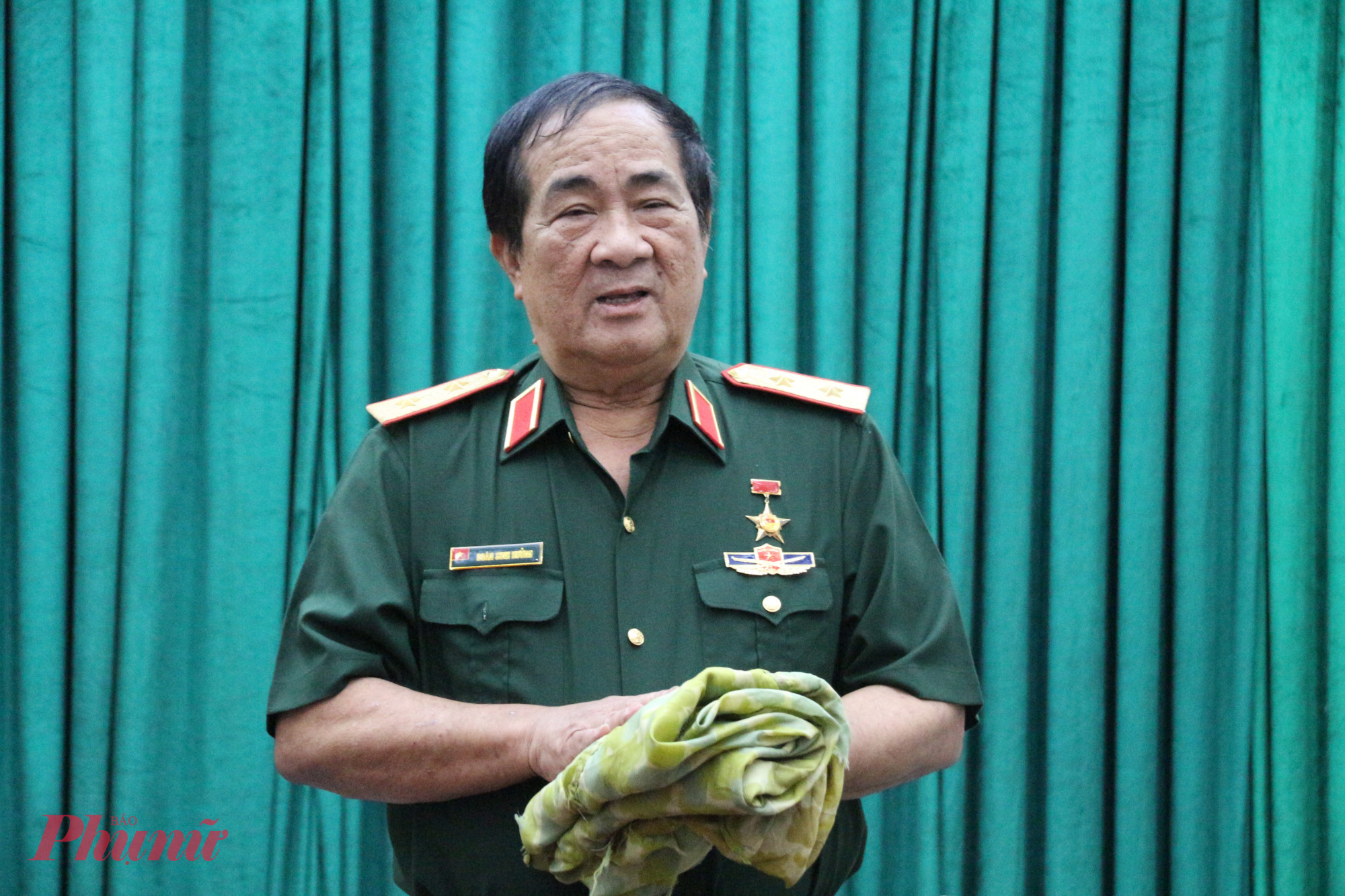 Trung tá Đoàn Sinh Hưởng nhấn mạnh: “Những hiện vật này dù nhỏ nhưng không có không được trong chiến tranh. Tôi muốn bàn giao các hiện vật này cho Bảo tàng tỉnh Đắk Lắk để tiếp tục gìn giữ, phát huy và góp phần giáo dục các thế hệ trẻ hiểu rõ hơn về tinh thần quả cảm, lòng yêu nước và ý chí kiên cường của những người lính xe tăng năm xưa.