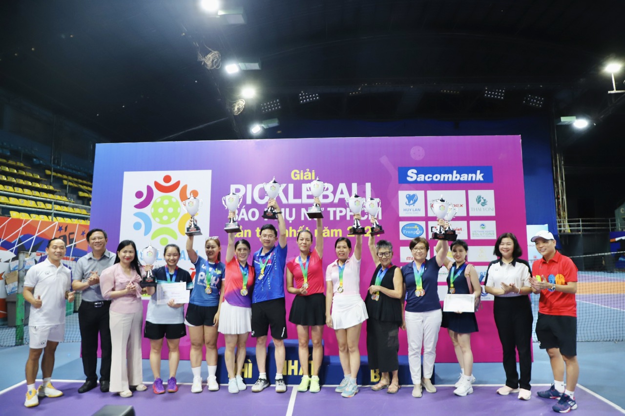 Giải pickleball Báo Phụ nữ lần thứ nhất năm 2024 đã thu hút sự quan tâm, tham gia của nhiều cán bộ, công chức
