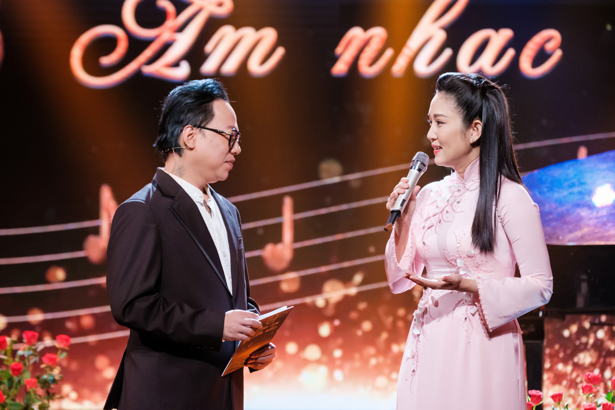 NSND Thanh Thuý thể hiện ca khúc