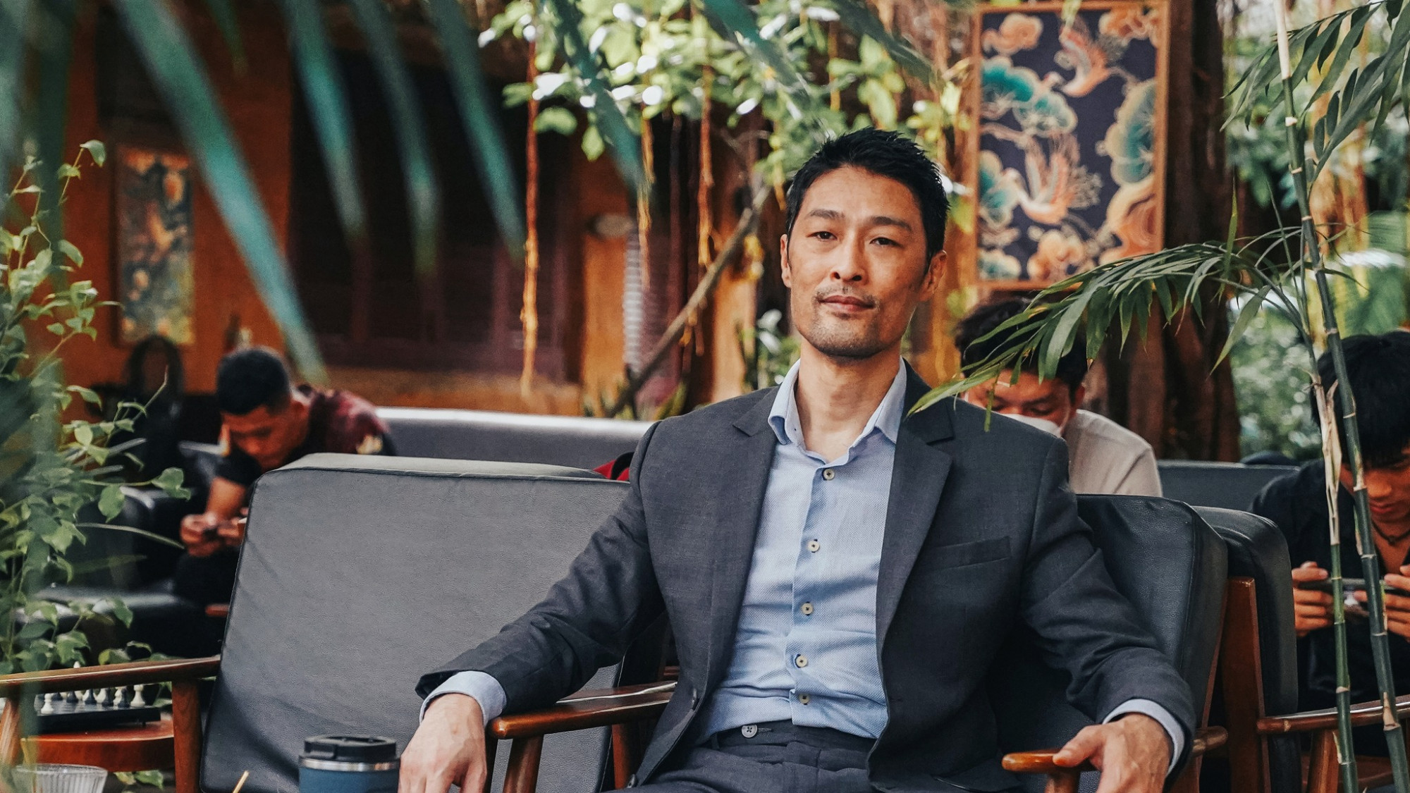 Johnny Trí Nguyễn đảm nhận vai trò đạo diễn hành động của phim. Nhiều năm qua, anh không tham gia phim ảnh, tập trung cho các hoạt động liên quan võ thuật, thi đấu.