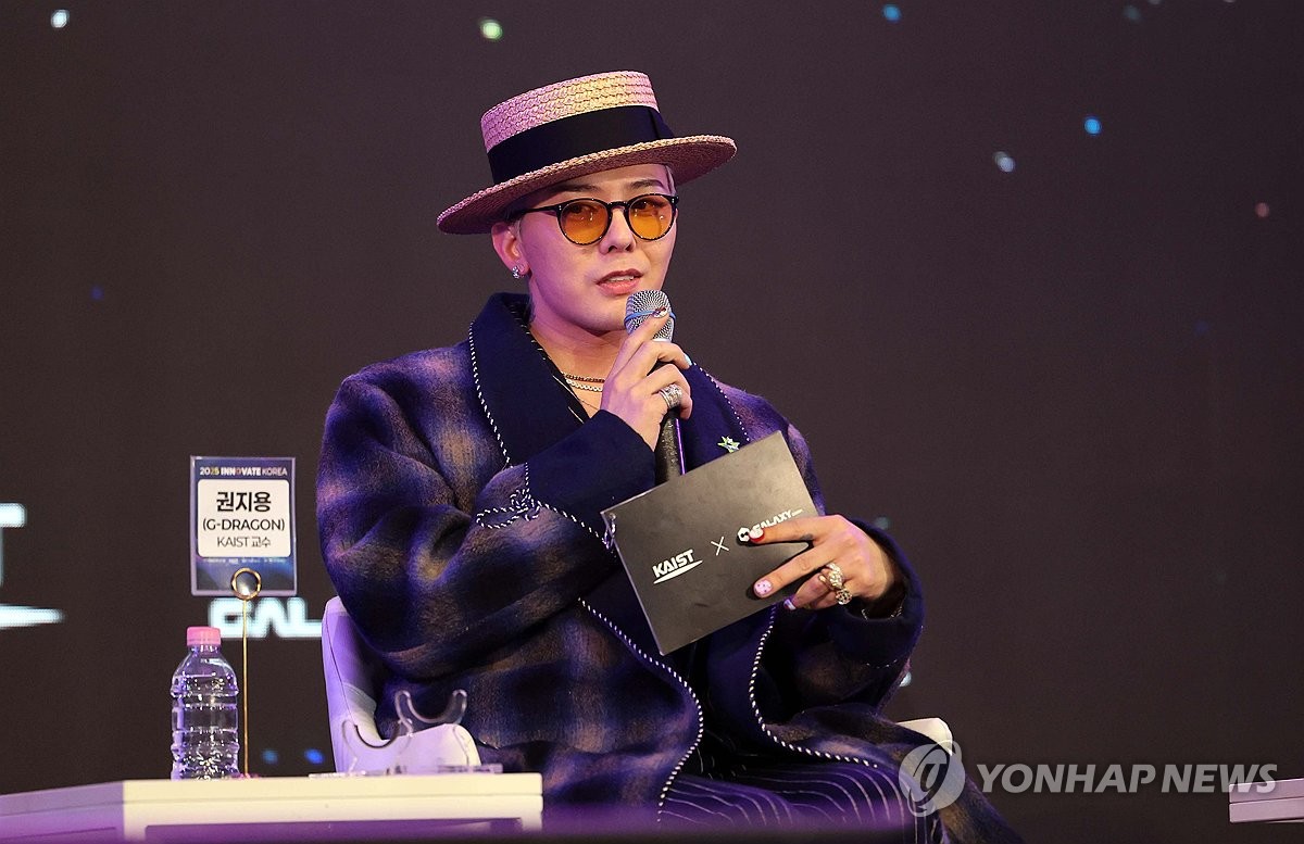 Ngôi sao K-pop G-Dragon xuất hiện trong bức ảnh chụp ngày 9/4/2025. Ảnh. Yonhap)
