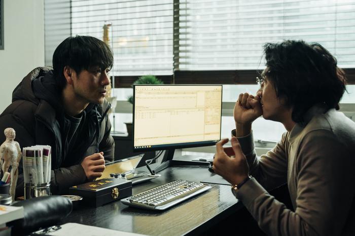 Park Hae-soo, left, as Eyewitness in Netflix drama Karma