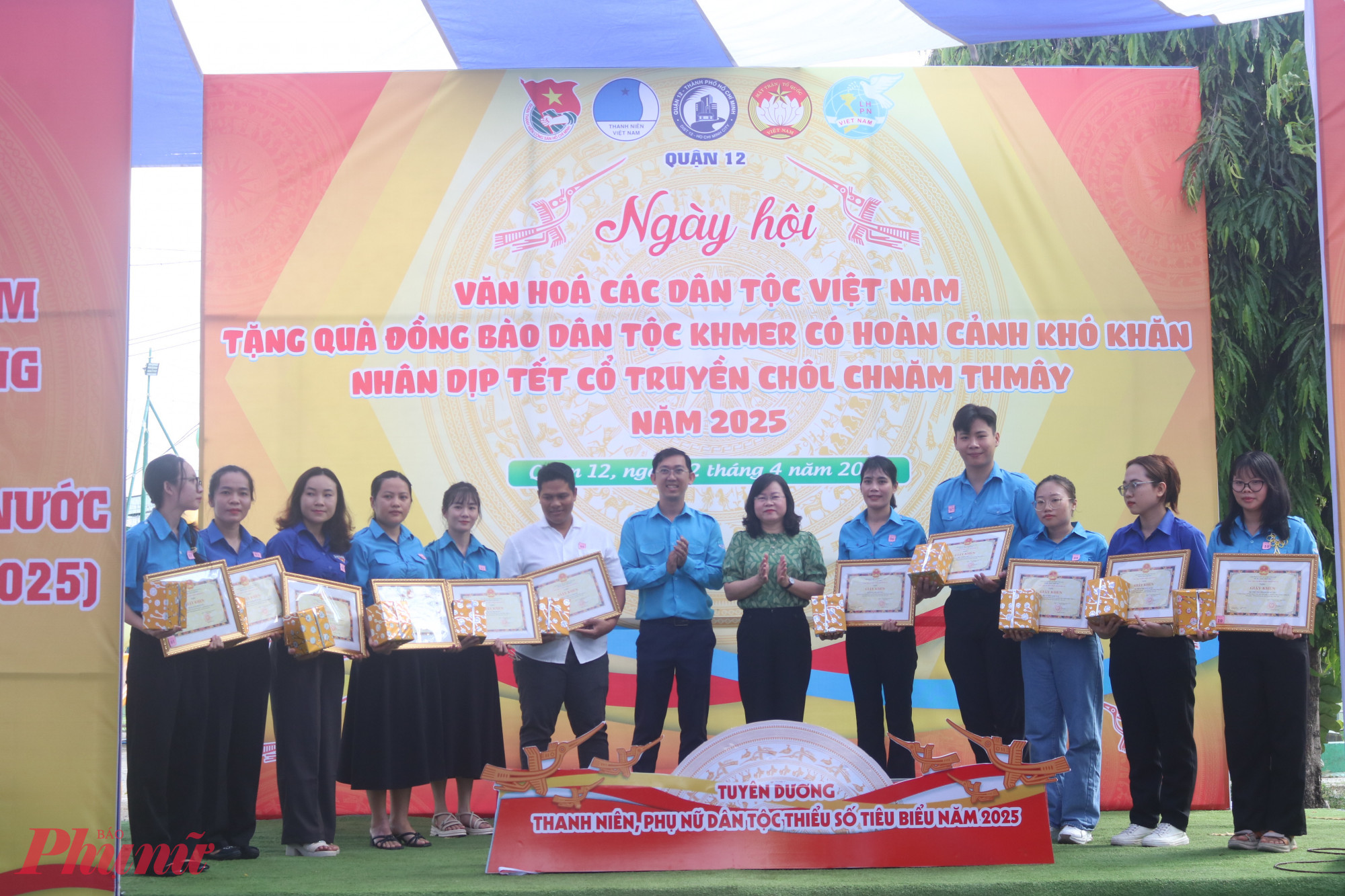 Các gương thanh niên dân tộc thiểu số tiêu biểu được tuyên dương. 