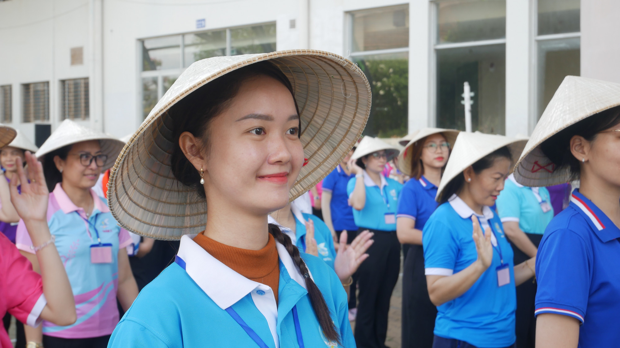 Dù tập luyện vất vả, nhưng nụ cười luôn hiện diện trên gương mặt những cán bộ hôi