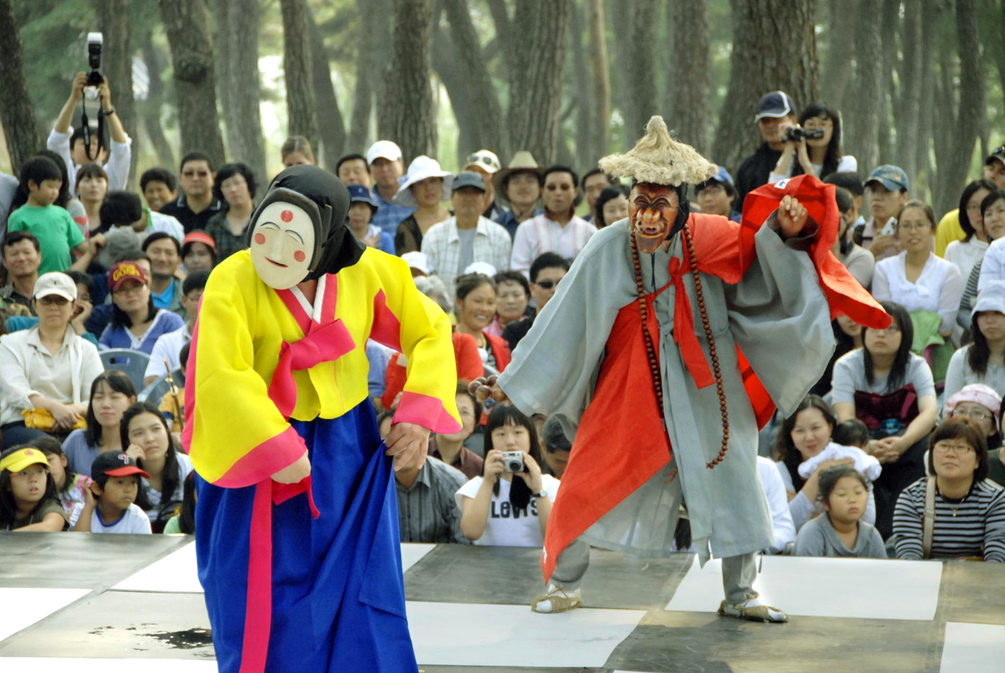 Talchum - điệu múa mặt nạ truyền thống của Hàn Quốc - Nguồn ảnh: Korea Heritage Service