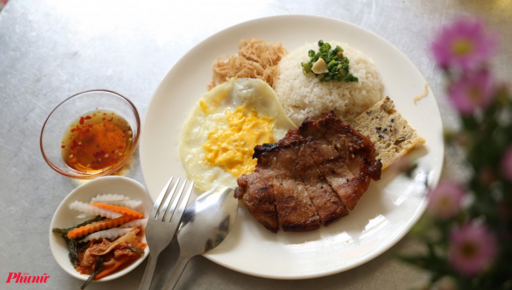 Cơm tấm Đại hàn thu hút thực khách tại hệ thống bảo tàng biệt động Sài Gòn. Ảnh: Diểm Mi