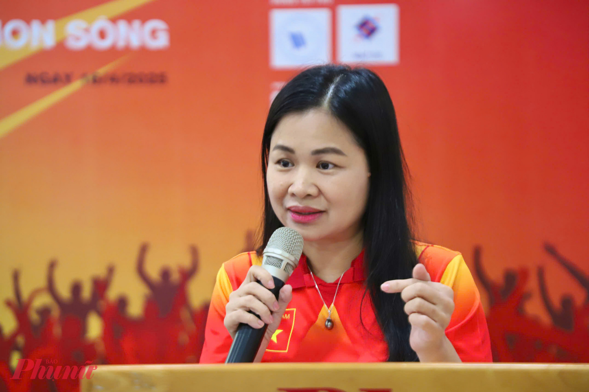 bà Phạm Thị Vân Anh - Phó tổng biên tập Báo Phụ nữ TPHCM, Phó trưởng Ban tổ chức giải