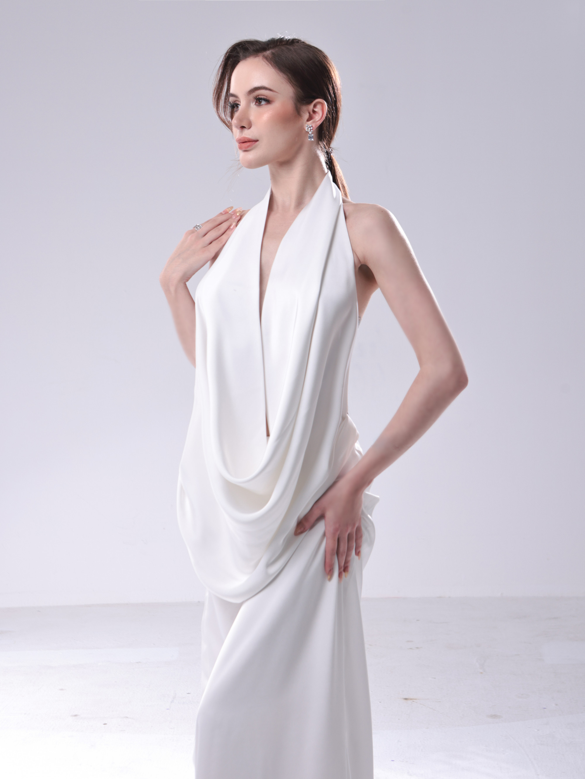 Layanna Robinson, 27 tuổi, đến từ Victoria, Canada. Trước khi đăng quang Miss Grand Canada 2025, cô từng là Miss Earth Canada 2023 và đại diện quốc gia tham dự Miss Earth 2023 tại Việt Nam. Mồ côi từ nhỏ và được bà ngoại nuôi dưỡng, Layanna đã vượt qua khó khăn để trở thành người phụ nữ mạnh mẽ, nhân ái và luôn sẵn sàng đóng góp cho cộng đồng.