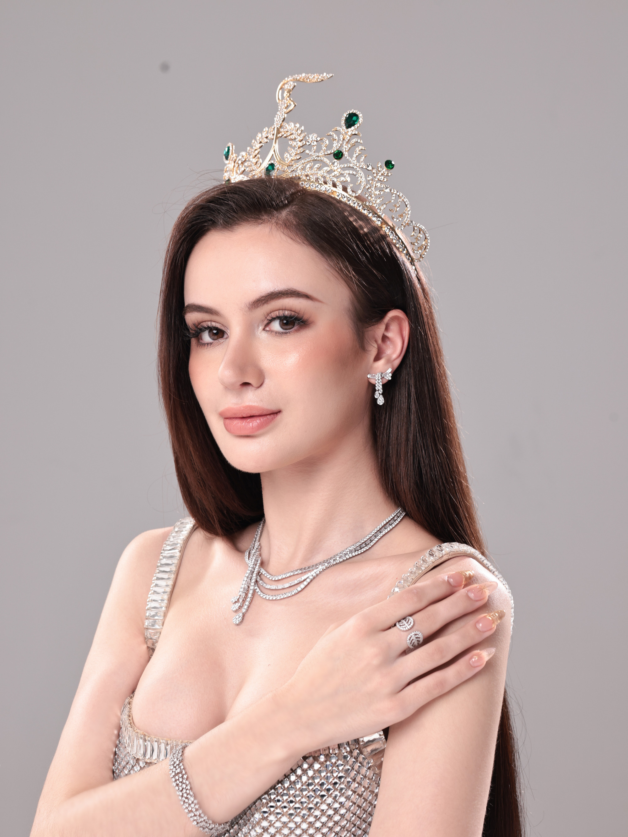 Layanna cho biết cô hài lòng với kết quả thẩm mỹ tại Việt Nam, từng đường nét trên gương mặt trẻ trung hơn nhưng vẫn giữ được vẻ tự nhiên. Điều khiến cô ấn tượng nhất là không ai nhận ra mình từng can thiệp nhan sắc.