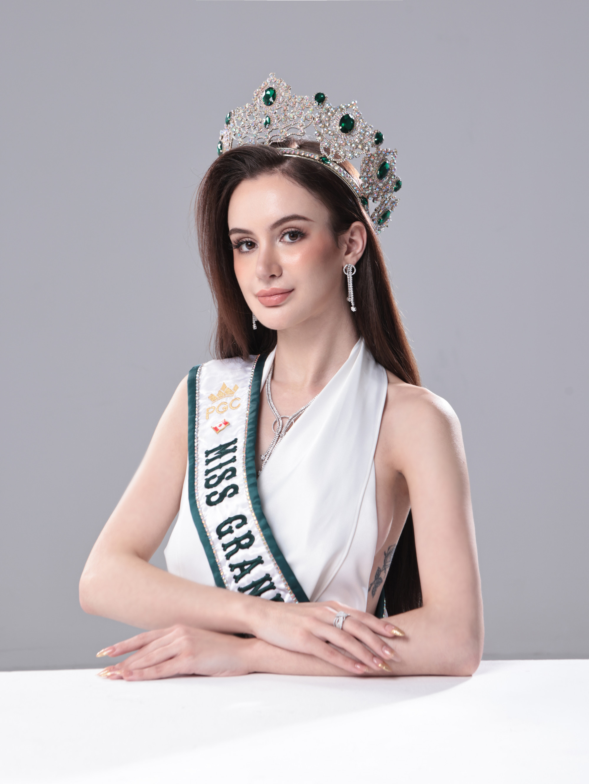 Từng có trải nghiệm đáng nhớ tại Miss Earth 2023, Layanna Robinson - Miss Grand Canada 2025 - trở lại Việt Nam với ấn tượng sâu đậm về văn hóa, lòng hiếu khách và đặc biệt là sự phát triển vượt bậc của ngành thẩm mỹ tại đây.