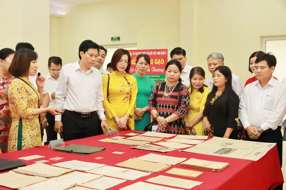 Nhật ký viết cho con yêu quý Khách tham quan bảo tàng ấn tượng với những kỷ vật kháng chiến được trưng bày - Ảnh do nhân vật cung cấp