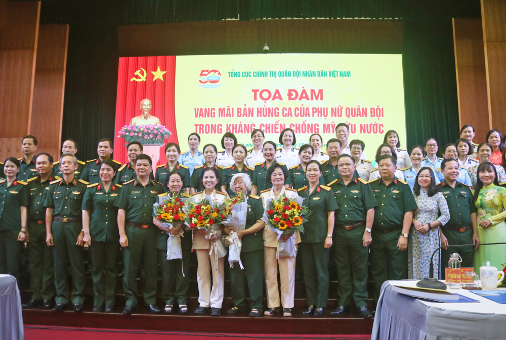 Tọa đàm là  cuộc hạnh ngộ  xúc động giữa các thế hệ cán bộ, chiến sĩ lực lượng vũ trang trong kháng chiến chống Mỹ, cứu nước và cán bộ trẻ hôm nay