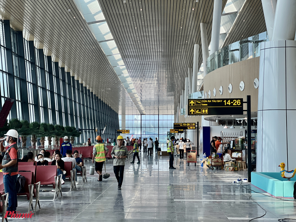 Bên trong khu vực nhà ga T3 các gian hàng kinh doanh, 