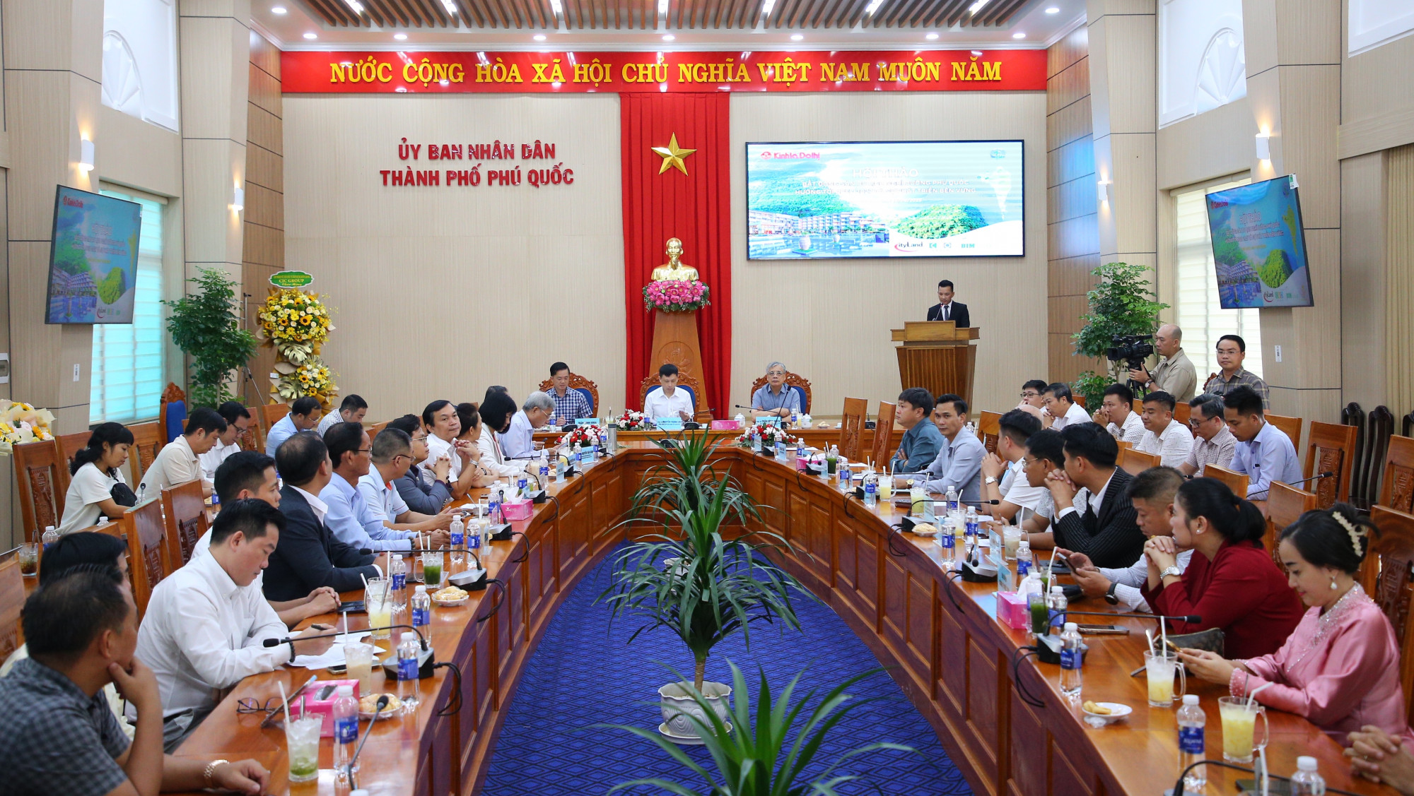 Toàn cảnh hội thảo