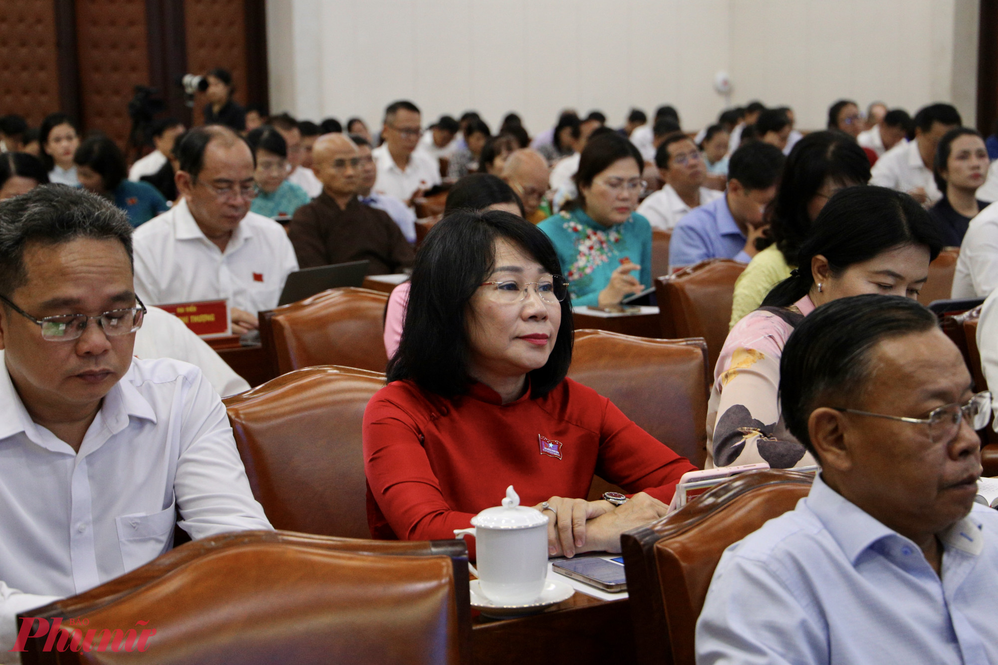 Tại kỳ họp thứ 22 diễn ra sáng 18/4, HĐND TPHCM đã biểu quyết thông qua việc tổ chức lại các cơ quan chuyên môn thuộc UBND TP, theo đúng chỉ đạo từ Trung ương. Trong đó, đáng chú ý là việc hợp nhất hai sở lớn liên quan đến hạ tầng đô thị - Ảnh: Thanh Tâm