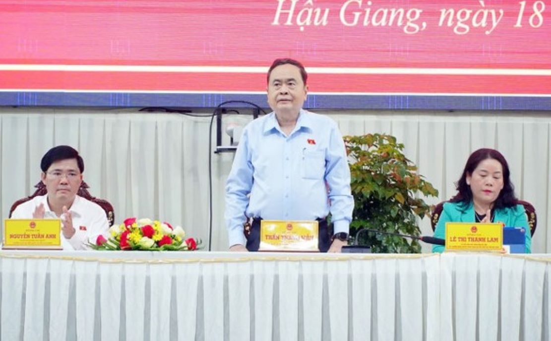 Chủ tịch Quốc hội Trần Thanh Mẫn và Đoàn đại biểu Quốc hội tỉnh Hậu Giang tiếp xúc cử tri. Ảnh: Nguyễn Hải 