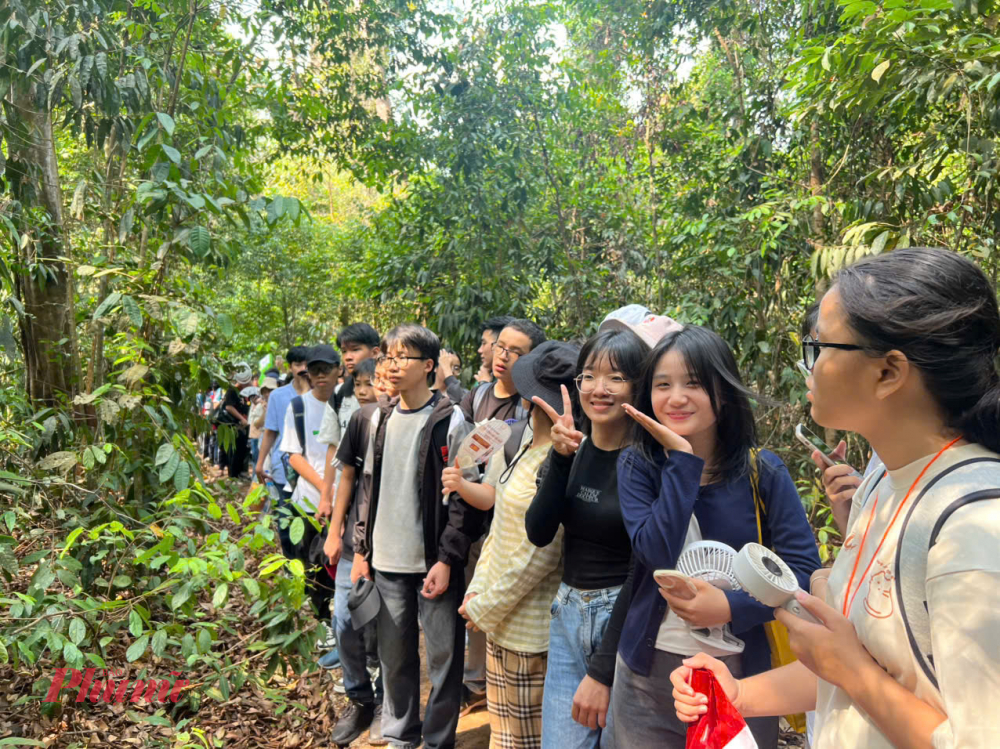 Với những điều trên thì Vườn Quốc gia Bù Gia Mập hiện đang thu hút khá nhiều du khách tới tham quan, trong đó có những bạn học sinh tham gia các chuyến trải nghiệm nhằm tích lũy thêm kỹ năng sống. Qua chia sẽ thì các bạn cảm thấy vô cùng yêu thích các hoạt động trải nghiệm tại vườn cùng với đó là học được nhiều điều mới lạ.