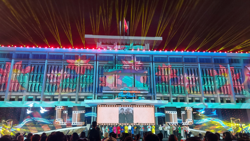 Công nghệ trình chiếu Mapping 3D được sử dụng trong các chương trình.