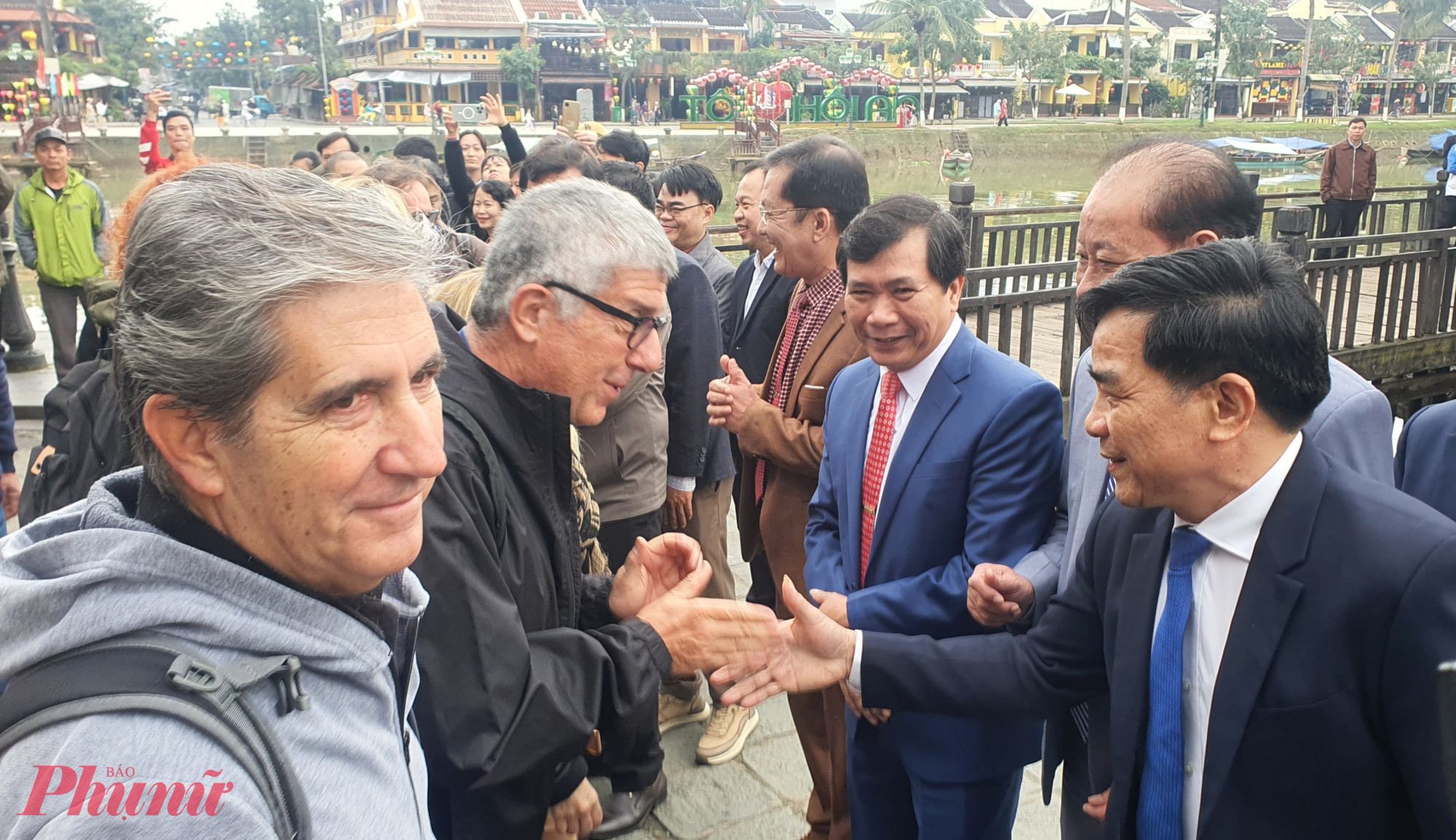 Chủ tịch Quảng Nam Lê Văn Dũng tại lễ đón khách du lịch đầu năm 2025 tại Chùa Cầu, Hội An