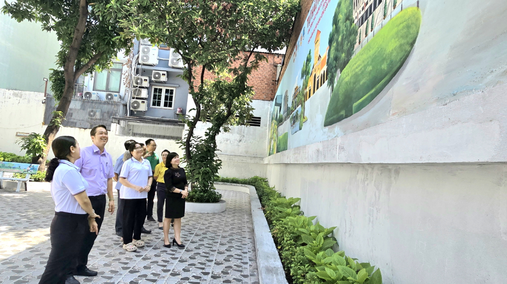 Bãi đất trống tại 45 Ông Ích Khiêm vừa được phường 10, quận 11  xây dựng thành điểm sinh hoạt cộng đồng