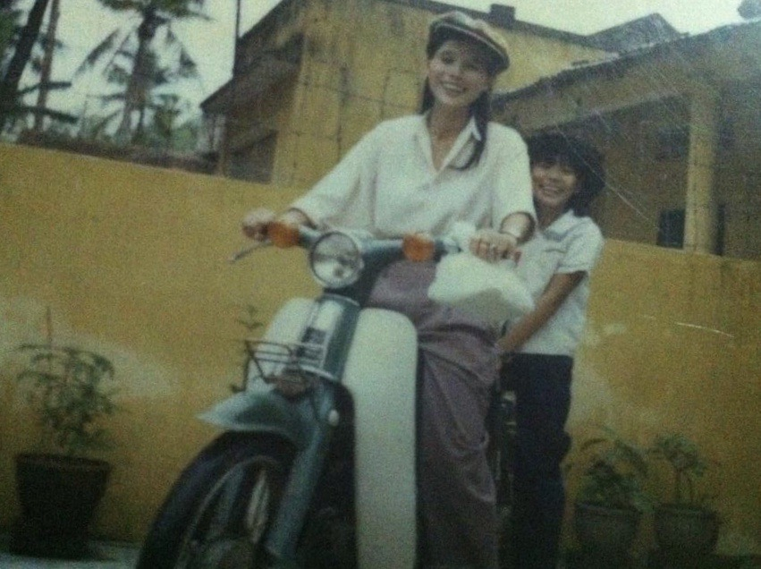 “Ước mơ dang dở của má là động lực để tôi sống giàu” Mẹ và Minh Giang thời còn bé
