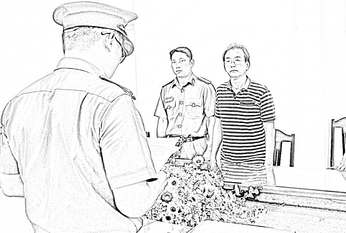Cơ quan công an,  tống đạt quyết định tố tụng đối với ông Huỳnh Bá Phúc. Ảnh: CTV