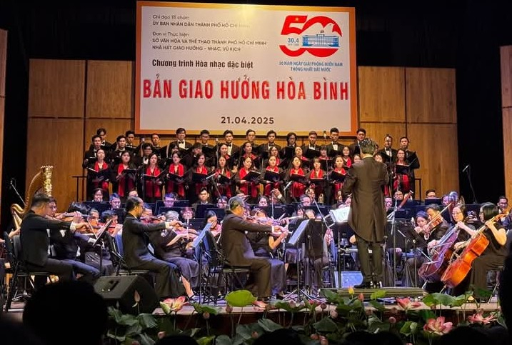 Chương trình Bản giao hưởng hòa bình mang đến những tác phẩm âm nhạc kinh điển của Việt Nam và thế giới.