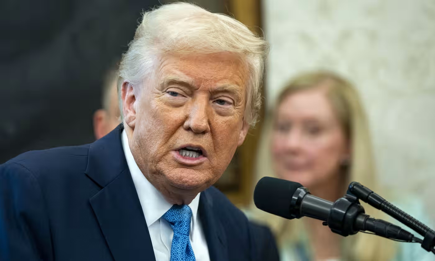 Bình luận của ông Donald Trump đã châm ngòi cho một đợt tăng giá trên Phố Wall lan sang châu Âu trong phiên giao dịch ngày 23/4 - Ảnh: Bonnie Cash/UPI/Shutterstock