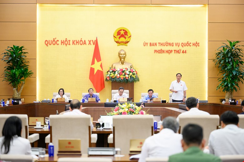 Ủy ban thường vụ Quốc hội họp sáng 23/4 - ảnh: Media Quốc hội
